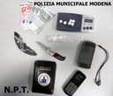 Droga e coltelli sequestrati dalla Municipale