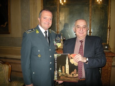 il sindaco riceve il generale d'alonzo
