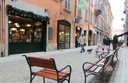 L'arredo urbano che ha trasformato via Castellaro in un "salotto" cittadino