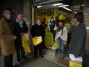 gli assessori sitta e pini consegnano il kit onda gialla alla casa del cameriere di via sant'eufemia