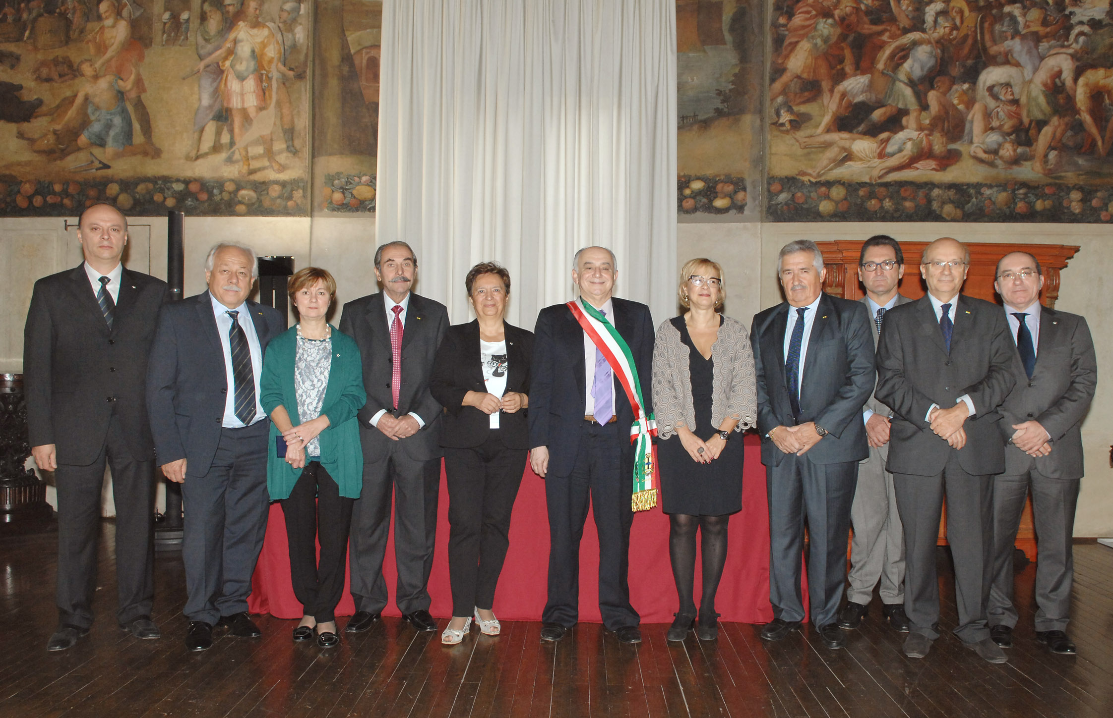 maestri del lavoro 2013 foto di gruppo.jpg