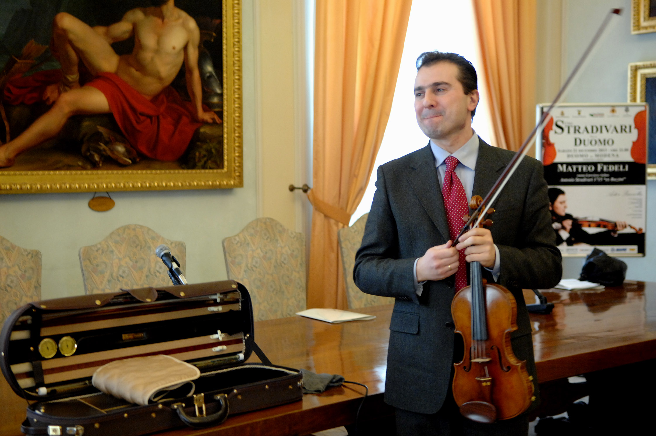 Il maestro Matteo Fedeli a Modena con lo Stradivari 1715 ex Bazzini.jpg