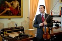 Il maestro Matteo Fedeli a Modena con lo Stradivari 1715 ex Bazzini.jpg