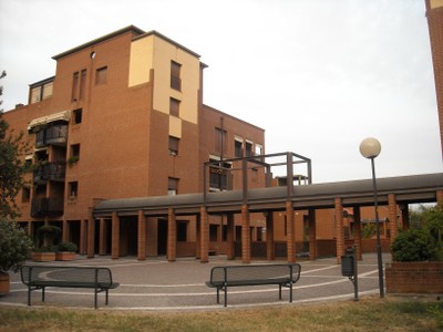 città e architetture Quartiere Torrenova La piazza centrale (via Nonantolana).JPG