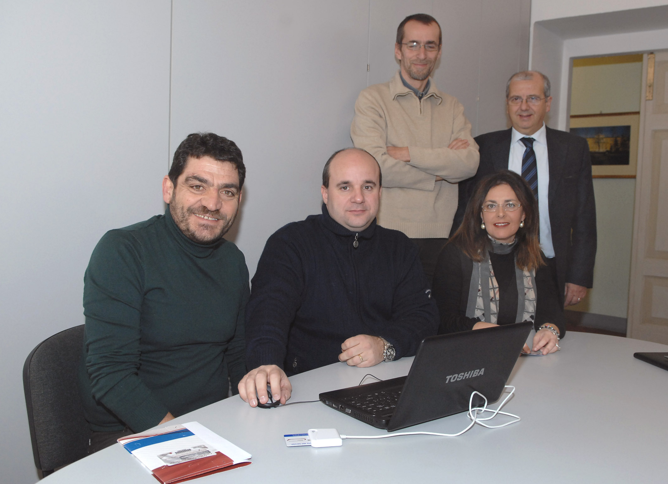 La firma del primo contratto digitale