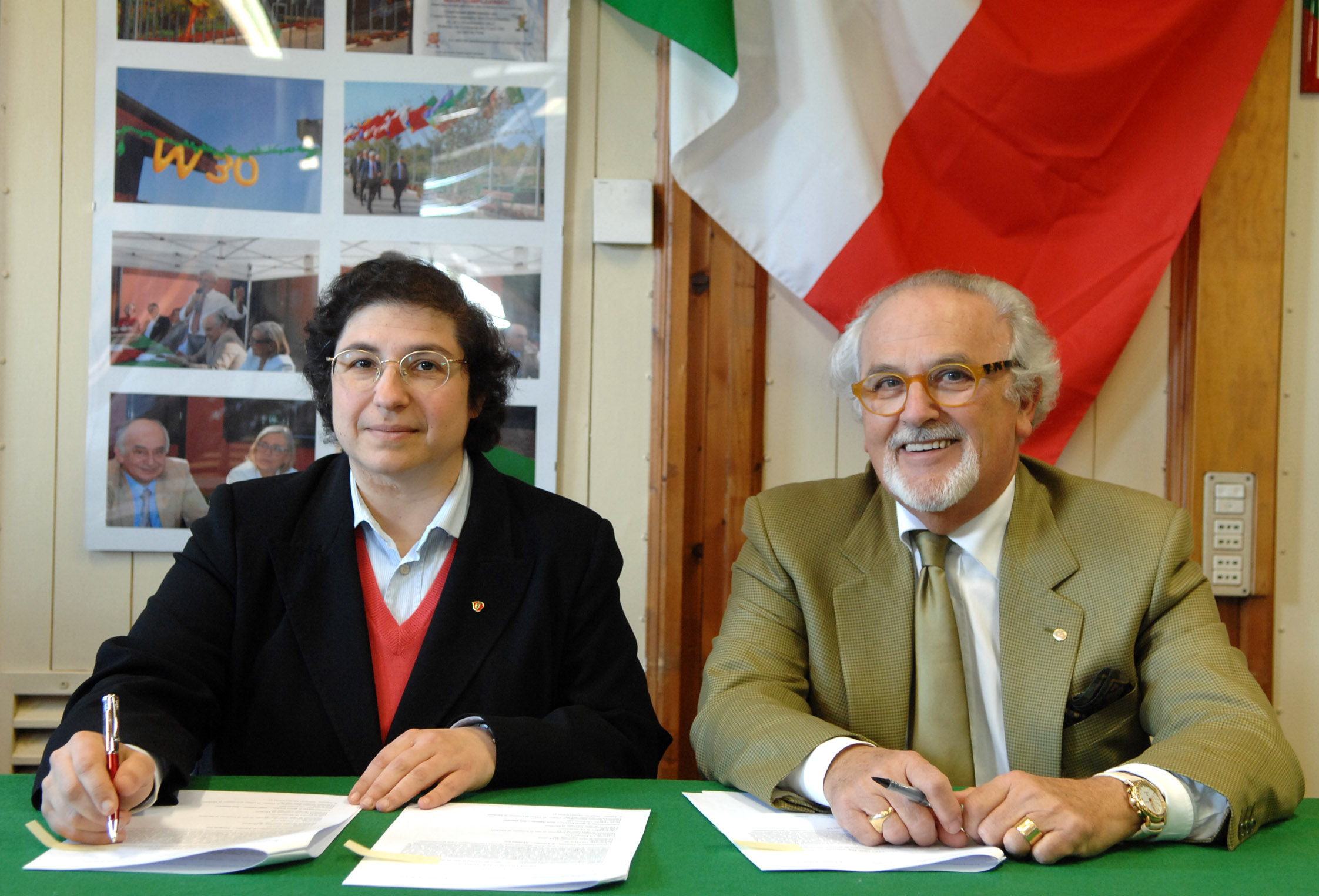 L'assessore alle Politiche sociali, Francesca Maletti, e il presidente del Coordinamento provinciale Ancescao, Esarmo Righini