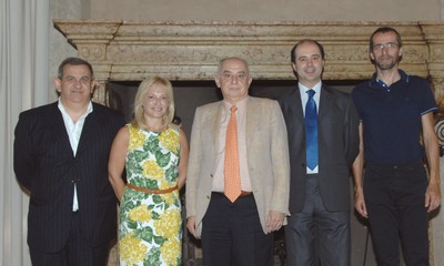 Da sinistra l'assessore Prampolini, Alessia Paolicchi,  il Sindaco, il console e l'assessore Poggi 