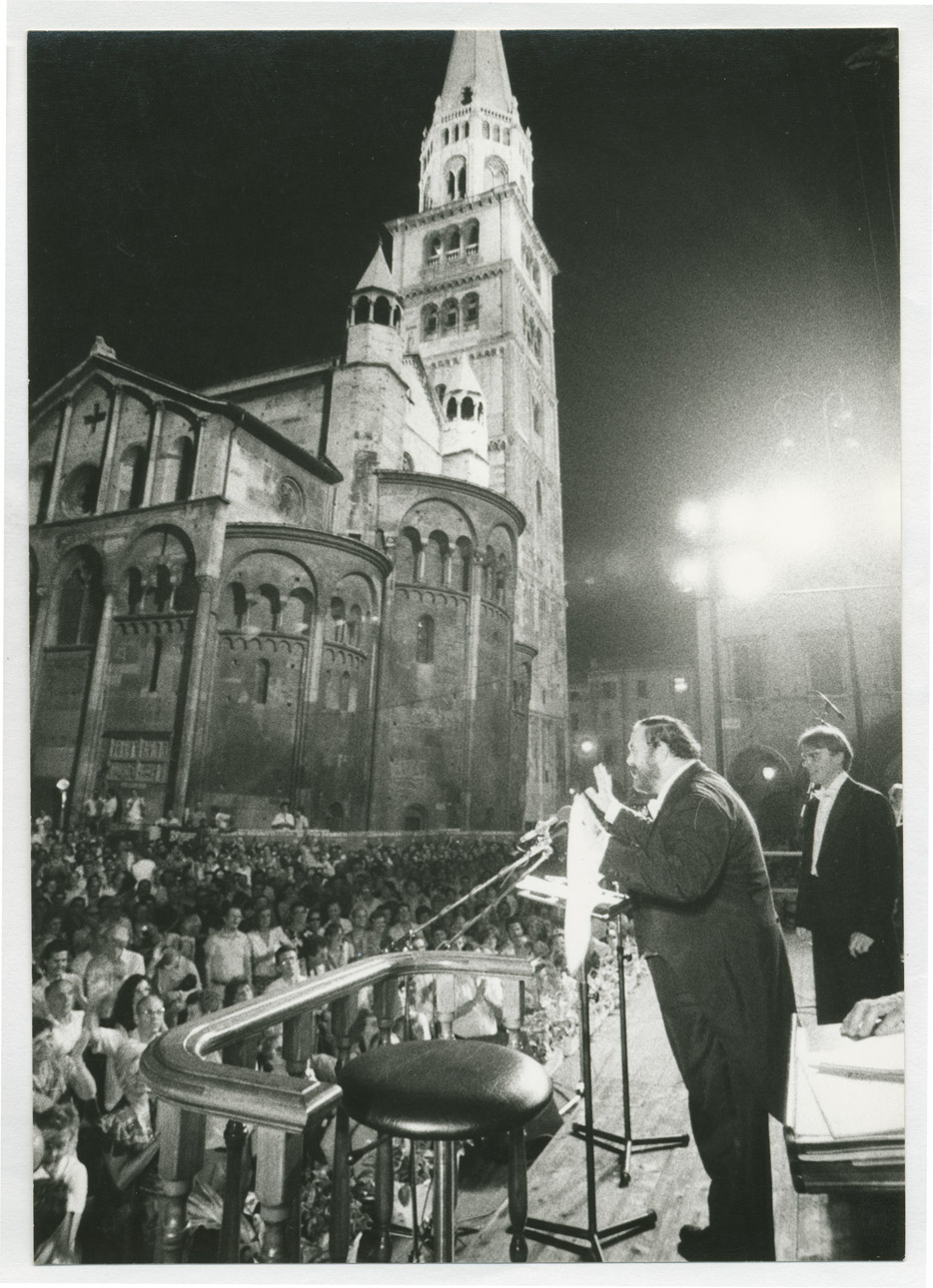concerto pavarotti nuccia fucile piazza grande 140993.jpg