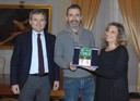 consegna della targa di bottega storica a "Storica bottega di via dei Tintori"