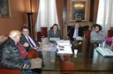 Fontana in sala giunta di fianco al sindaco