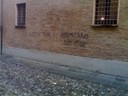 Scritta in via Università.jpg