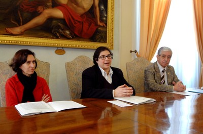 La direttrice della casa circondariale Sant'Anna Casella, l'assessore Maletti e il presidente dell'associazone Gli amici del cuore Spinella