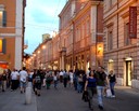 notte bianca gente a passeggio via emilia.jpg