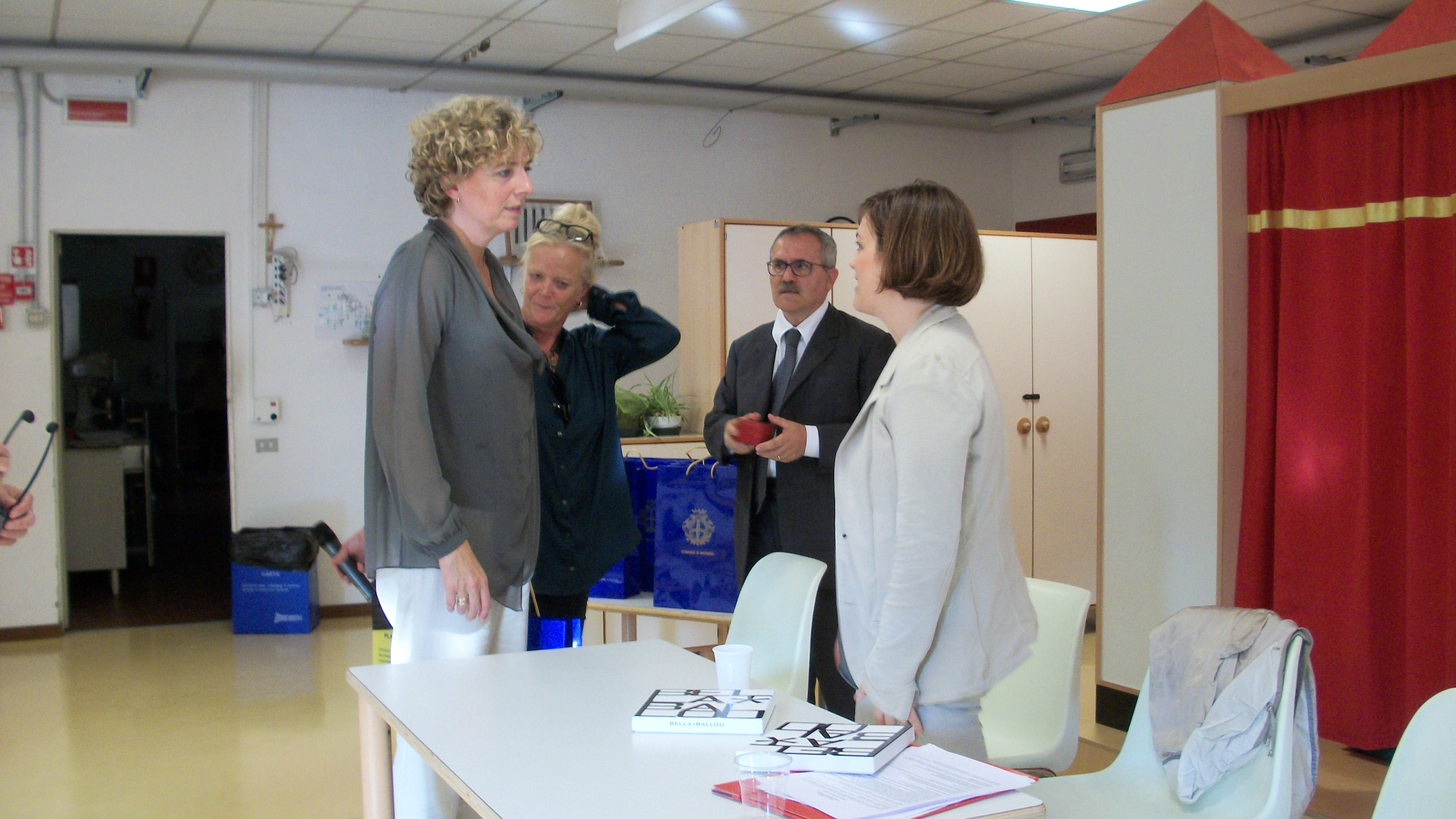 Il Ministro della Pubblica Istruzione danese Christine Antorini (prima a sinistra) con il dirigente del Settore istruzione del Comune di Modena Mauro Francia