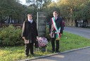 La presidente Maletti e il sindaco Muzzarelli alla stele di Moro