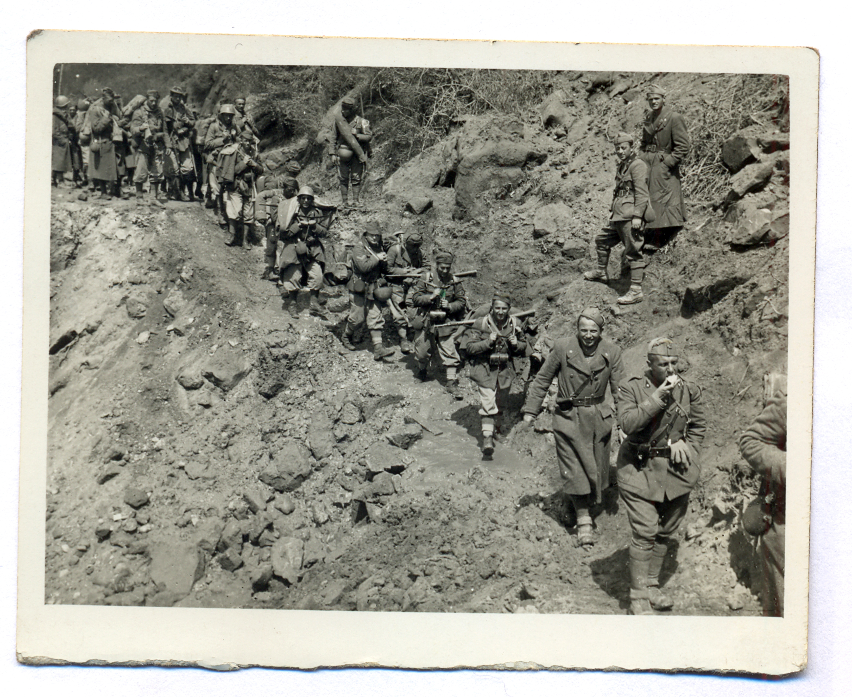 In marcia, Albania 1941_Fotografia di Luigi bazzani.jpg