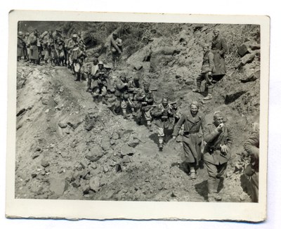 In marcia, Albania 1941_Fotografia di Luigi bazzani.jpg