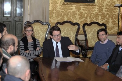 Il sindaco Gian Carlo Muzzarelli durante l'incontro con i rappresentanti delle comunità islamiche