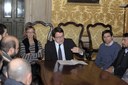 Il sindaco Gian Carlo Muzzarelli durante l'incontro con i rappresentanti delle comunità islamiche