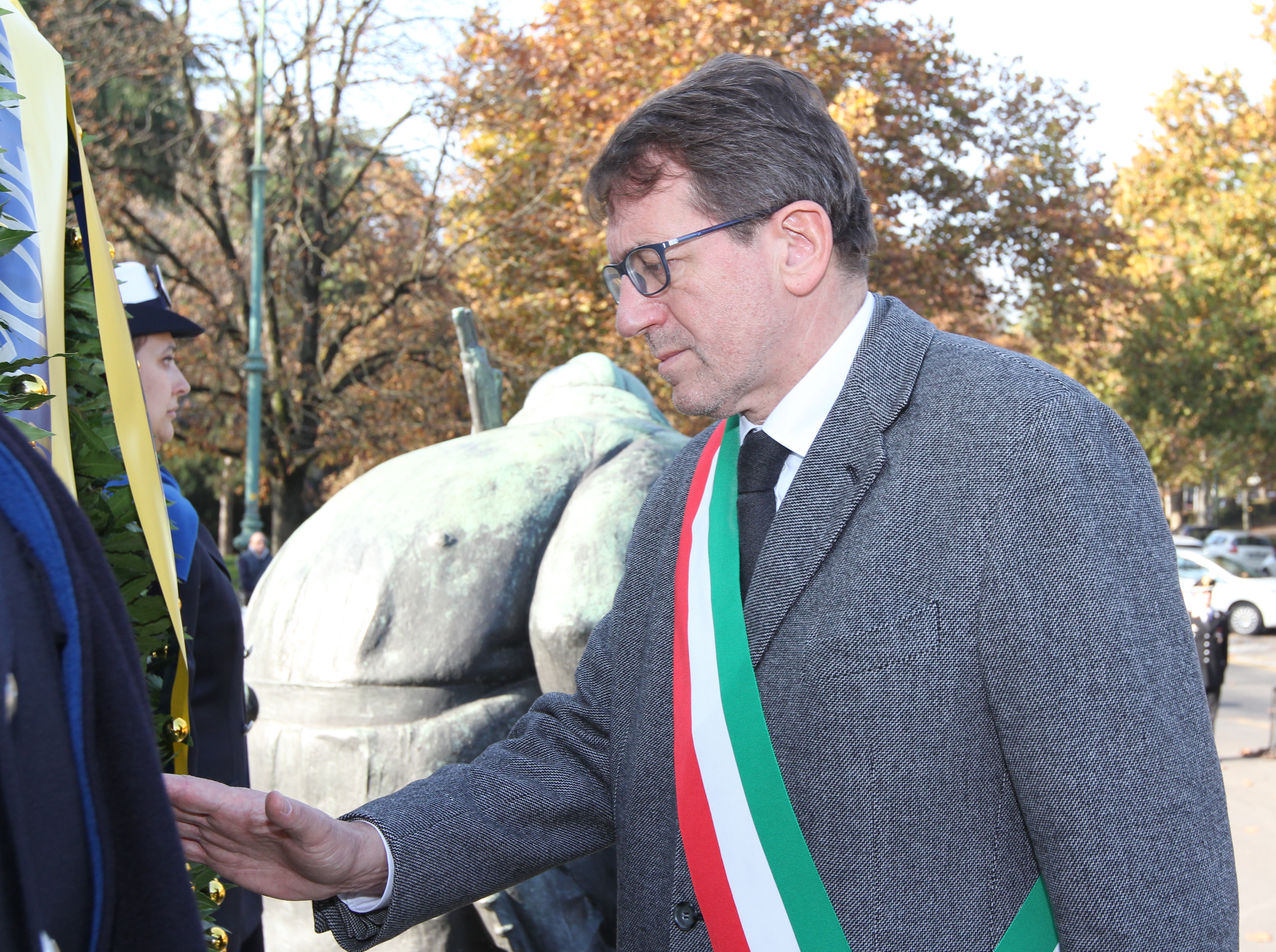 Il sindaco Gian Carlo Muzzarelli durante la commemorazione