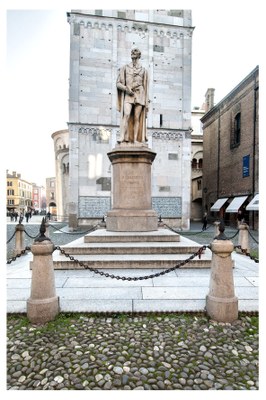 monumento tassoni del cavazza.jpg monumento tassoni del cavazza.jpg