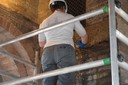 Un momento dei lavori di pulitura
