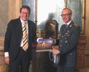 Il sindaco Muzzarelli e il comandante uscente della Guardia di finanza Pallini