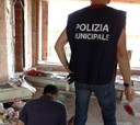 Gli agenti nel laboratorio allestito dallo spacciatore