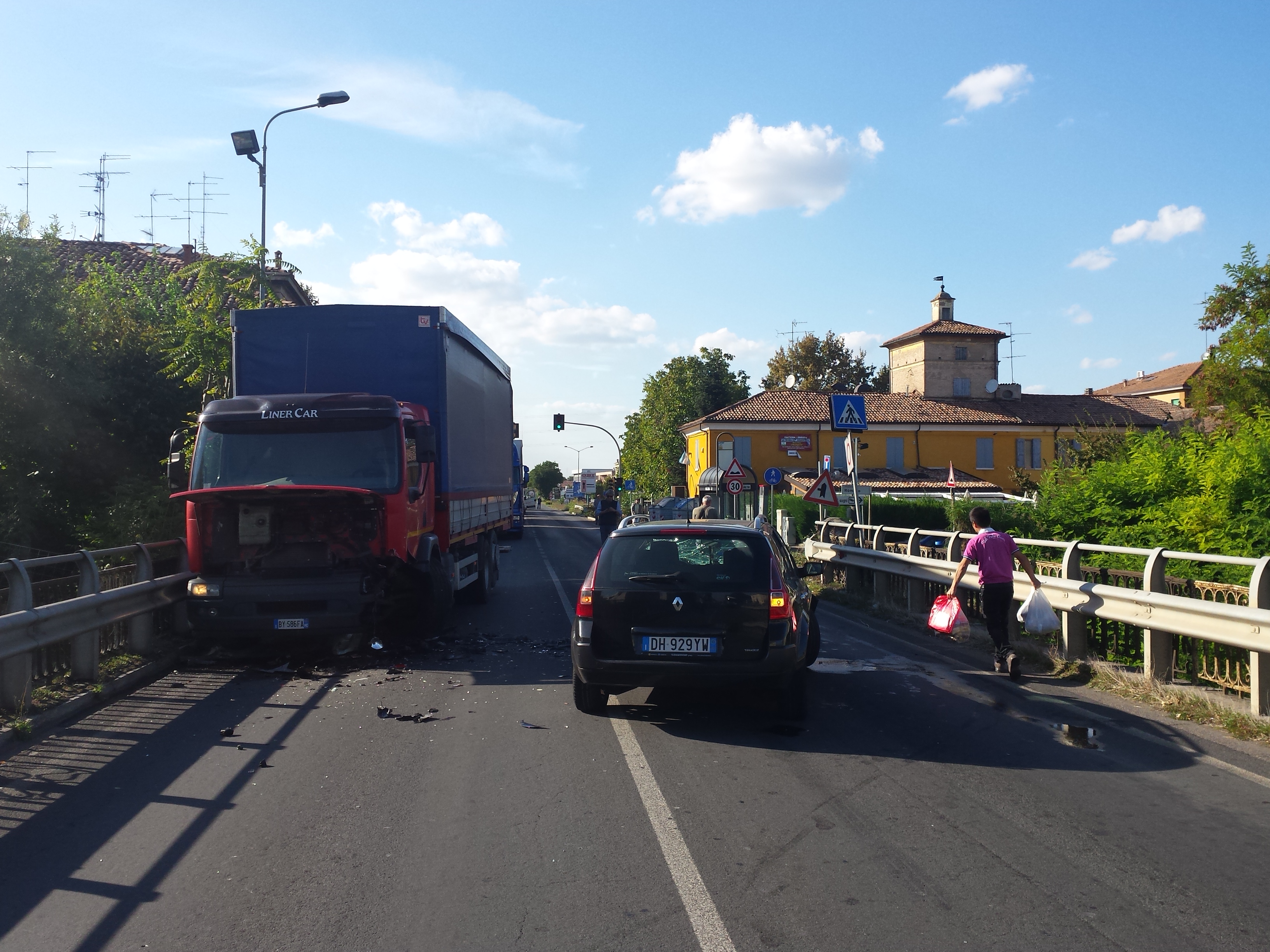I mezzi coinvolti nell'incidente alla Fossalta