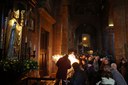 san geminiano 2015 preghiere in duomo alla statua del santo.jpg