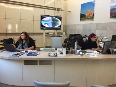 portineria san cataldo con monitor telecamere e visione videocitofoni degli accessi