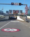 Un'immagine della nuova segnaletica nel sottopasso di via Respighi