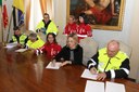 Convenzione trasporto anziani, un momento della firma