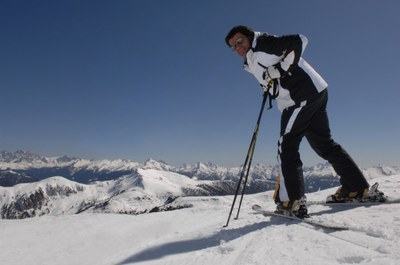 Alberto Tomba alla Partita della Stella 2016 sulla neve.jpg