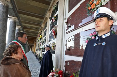COMMEMORAZIONE TRIVA 2016 sindaco e vedova Luciana.jpg