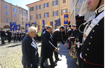 25 aprile, omaggio al sacrario della Ghirlandina