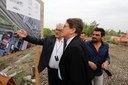 Sopralluogo al cantiere della rotatoria del sindaco Muzzarelli insieme all'assessore Giacobazzi e a tecnici comunali