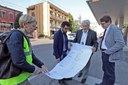 Il sindaco Muzzarelli con l'assessore Giacobazzi e tecnici comunali durante il sopralluogo 2