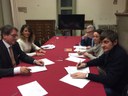 La firma dell'accordo con il sindaco Muzzarelli e l'assessora Ferrari insieme a Tamara Calzolari della segreteria provinciale Cgil e ai segretari provinciali di Cisl William Ballotta e Uil Luigi Tollari