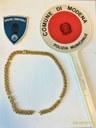 Il collier rubato e recuperato dalla Polizia municipale