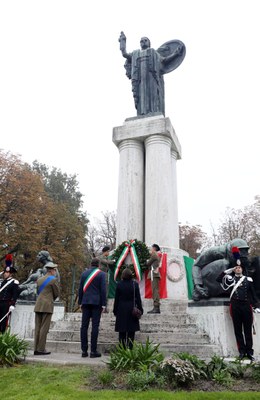 4 novembre monumento ai caduti.jpg