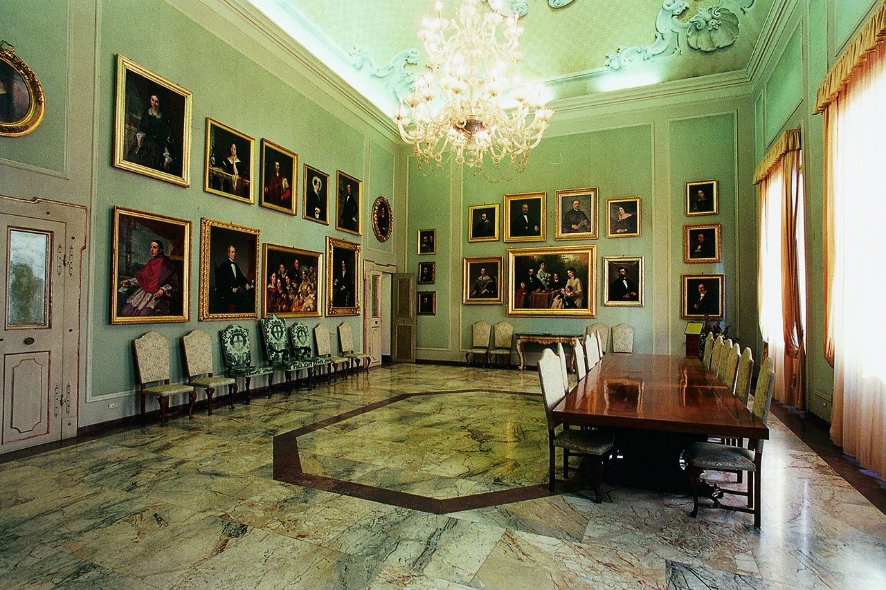 sale storiche palazzo comunale quadreria in sala di rappresentanza.jpeg