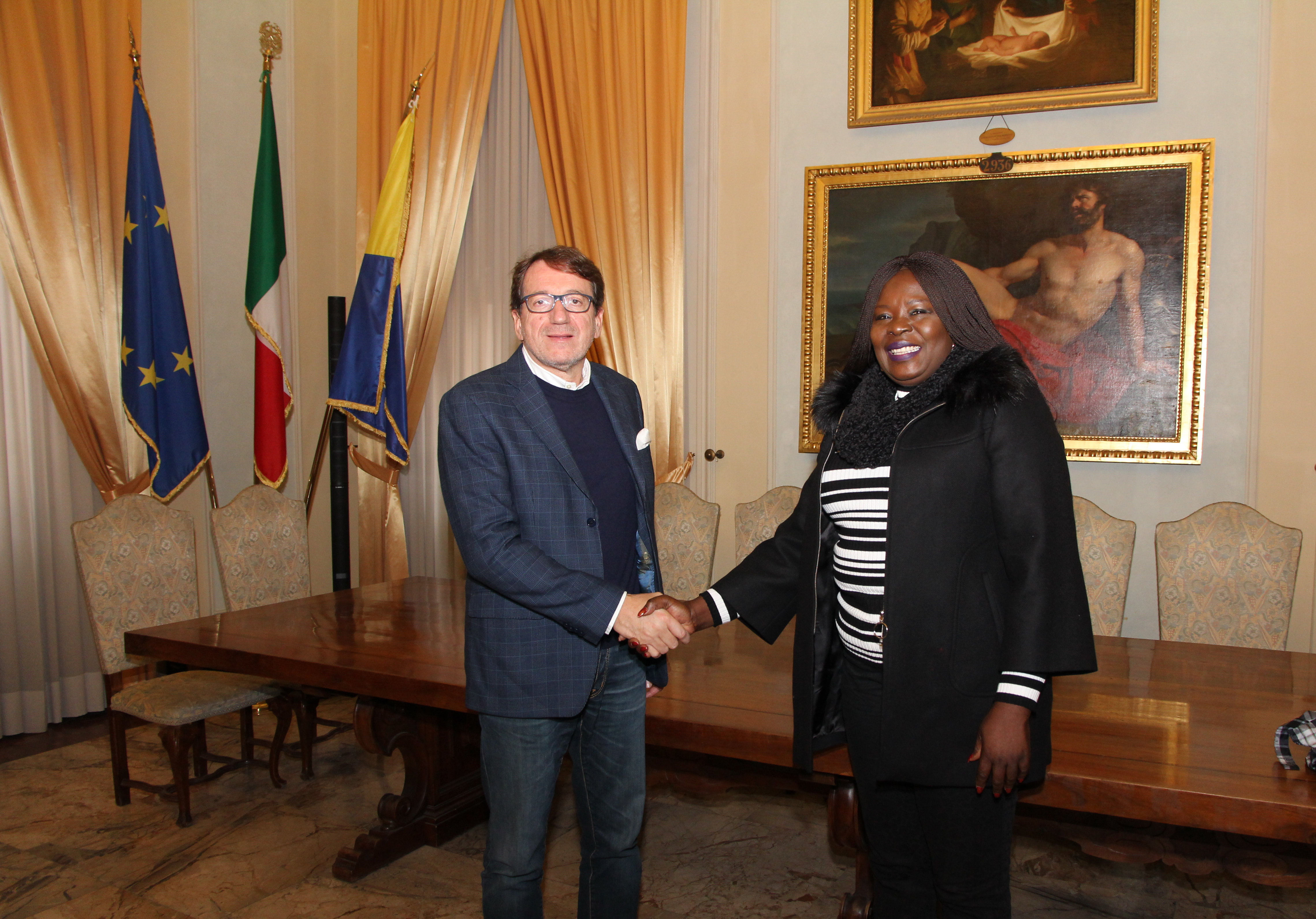 sindaco muzzarelli e ambasciatrice ghana.jpg