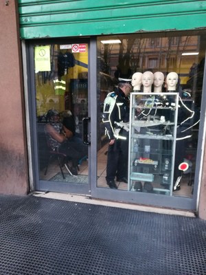 Controlli della PM nel negozio di viale Crispi
