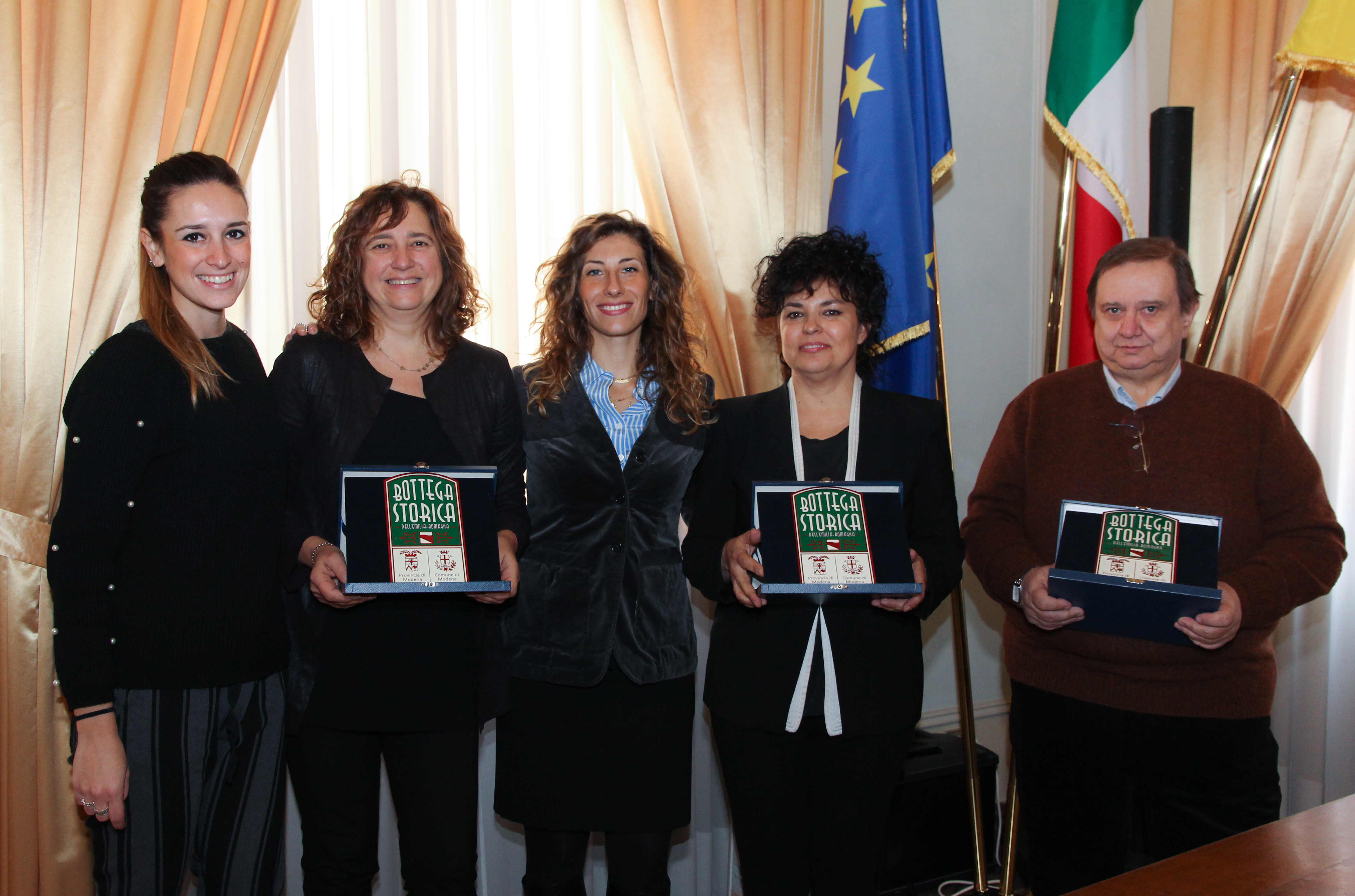 Consegna targhe botteghe storiche 211117 con assessora Ferrari.jpg
