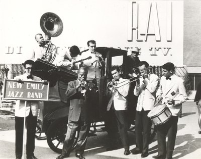 New Emily jazz band con Louis Armstrong alla Rai di Roma, 1959, trasmissione Il Musichiere.jpg
