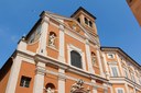 Chiesa di San Barnaba, particolare della facciata