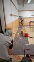 Richiedenti asilo sistemano le aule al Comprensivo 2