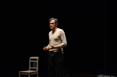 Adamo Toma in "Digiunando davanit al mare"