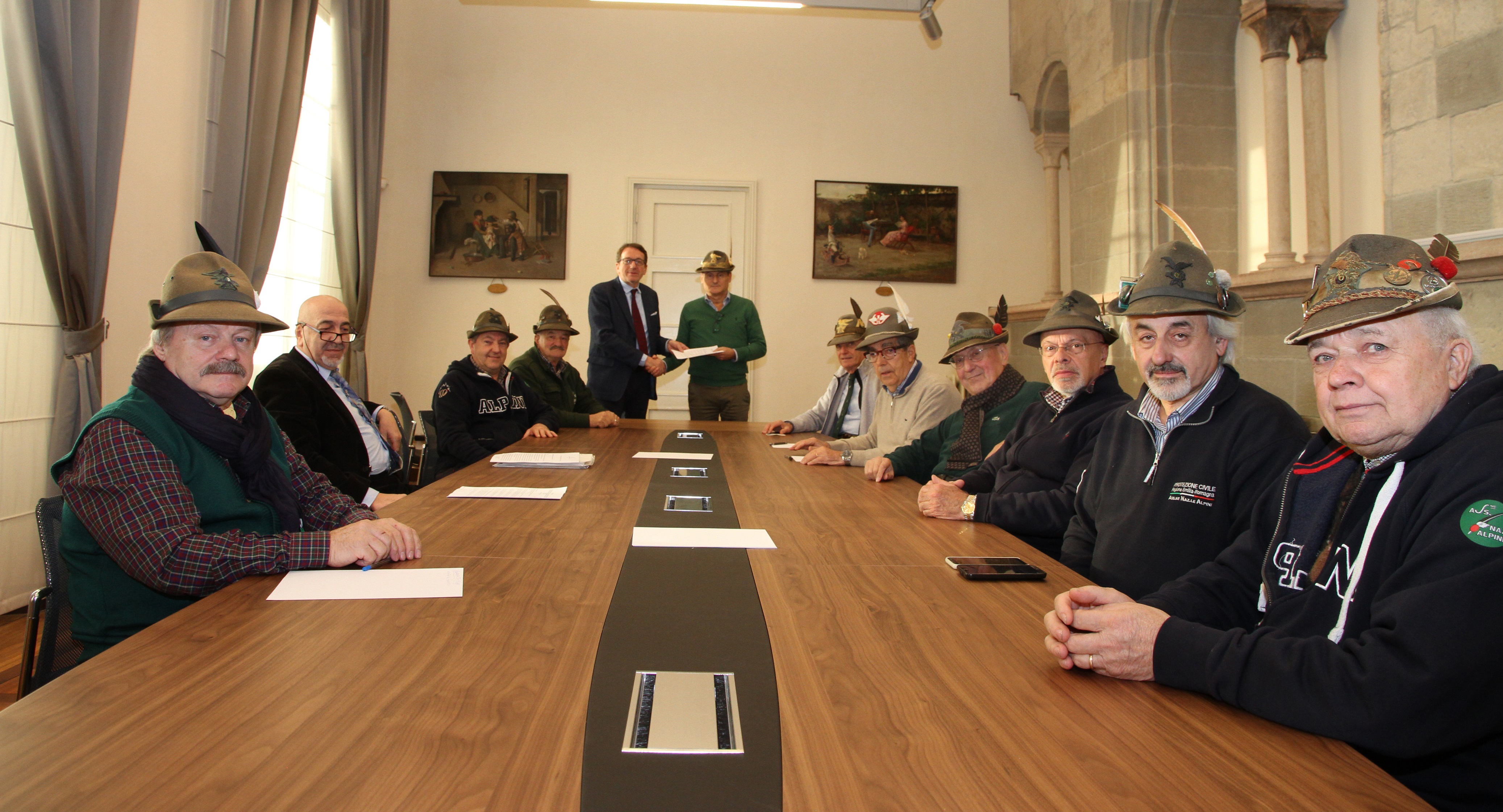 Il sindaco Muzzarelli incontra l'Associazione nazionale alpini